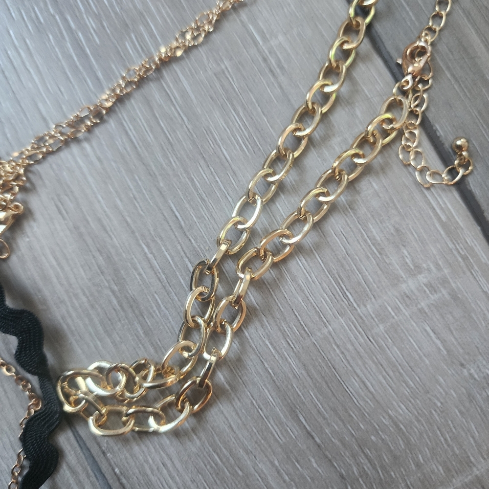 Chokers - Picture 11 of 16
